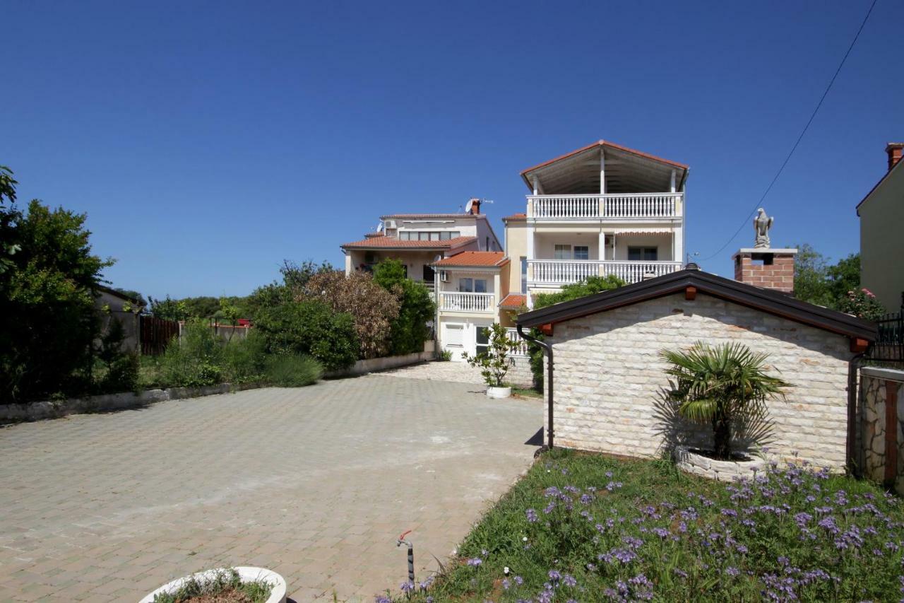 Apartments Domic Banjole Exterior photo